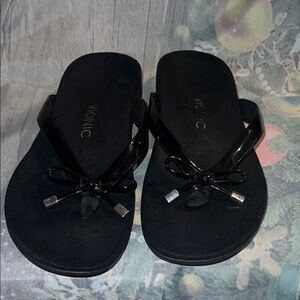 Vionic Black Patent Bow Flip Flop Sandals preowner